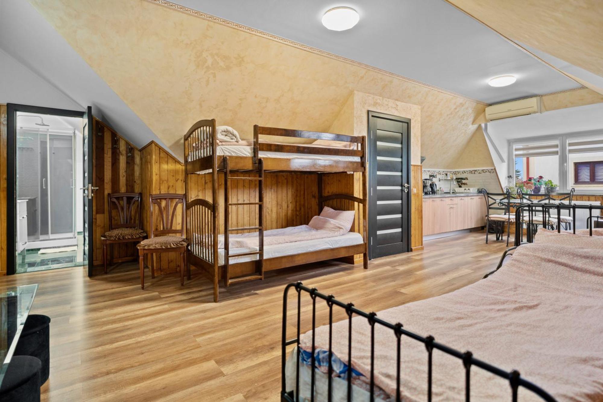 בוקרשט Luxurious Villa With Lush Garden And Huge Terrace Near Herastrau Park מראה חיצוני תמונה