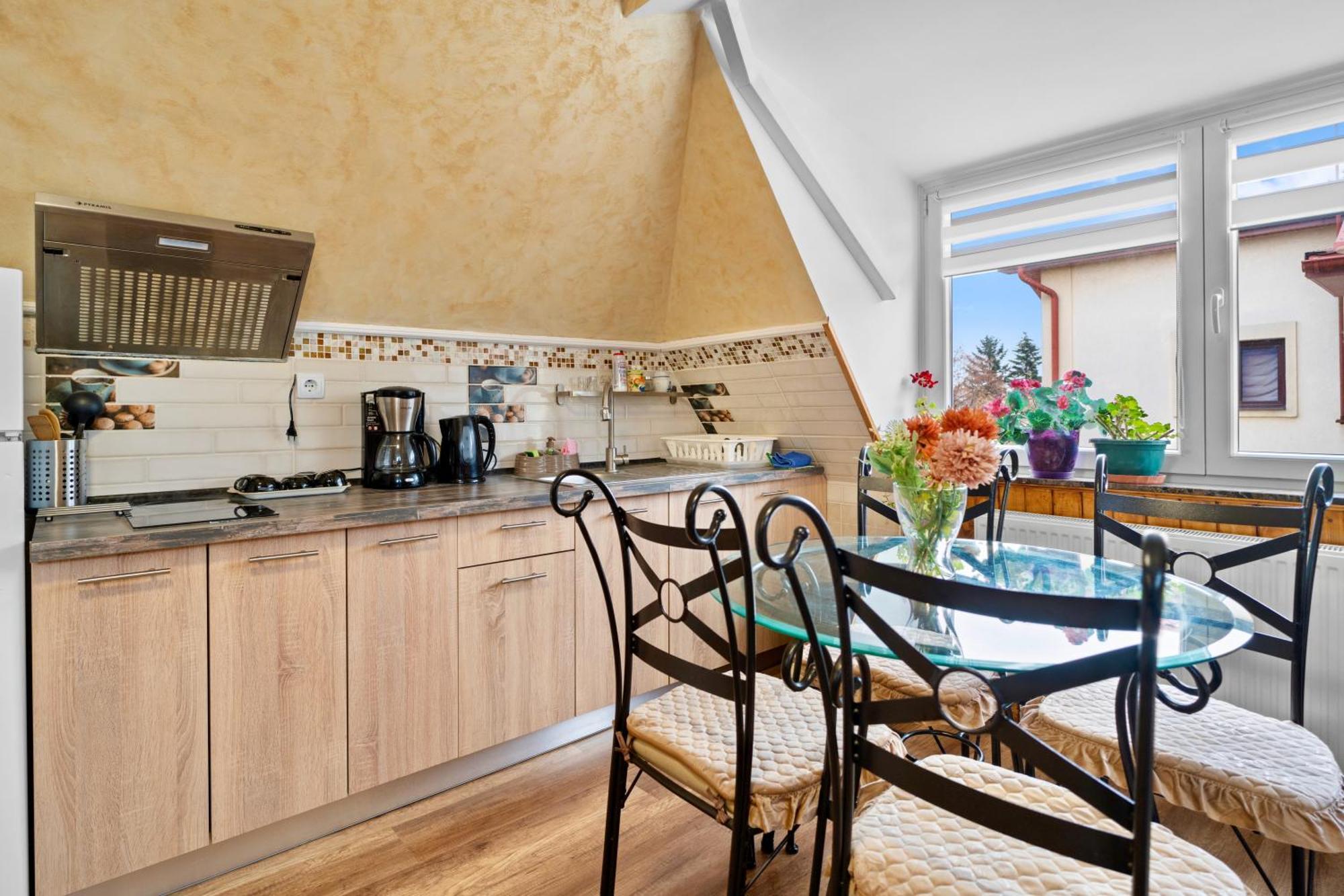 בוקרשט Luxurious Villa With Lush Garden And Huge Terrace Near Herastrau Park מראה חיצוני תמונה