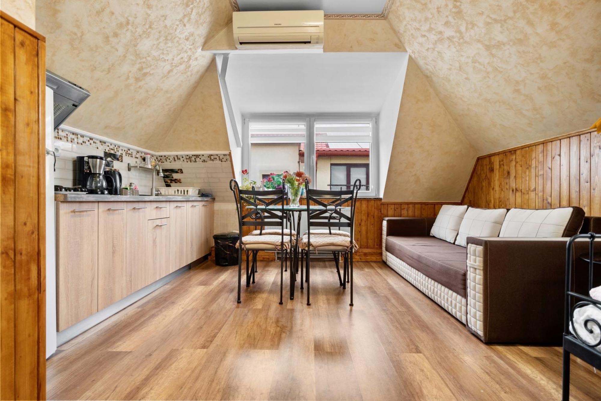 בוקרשט Luxurious Villa With Lush Garden And Huge Terrace Near Herastrau Park מראה חיצוני תמונה