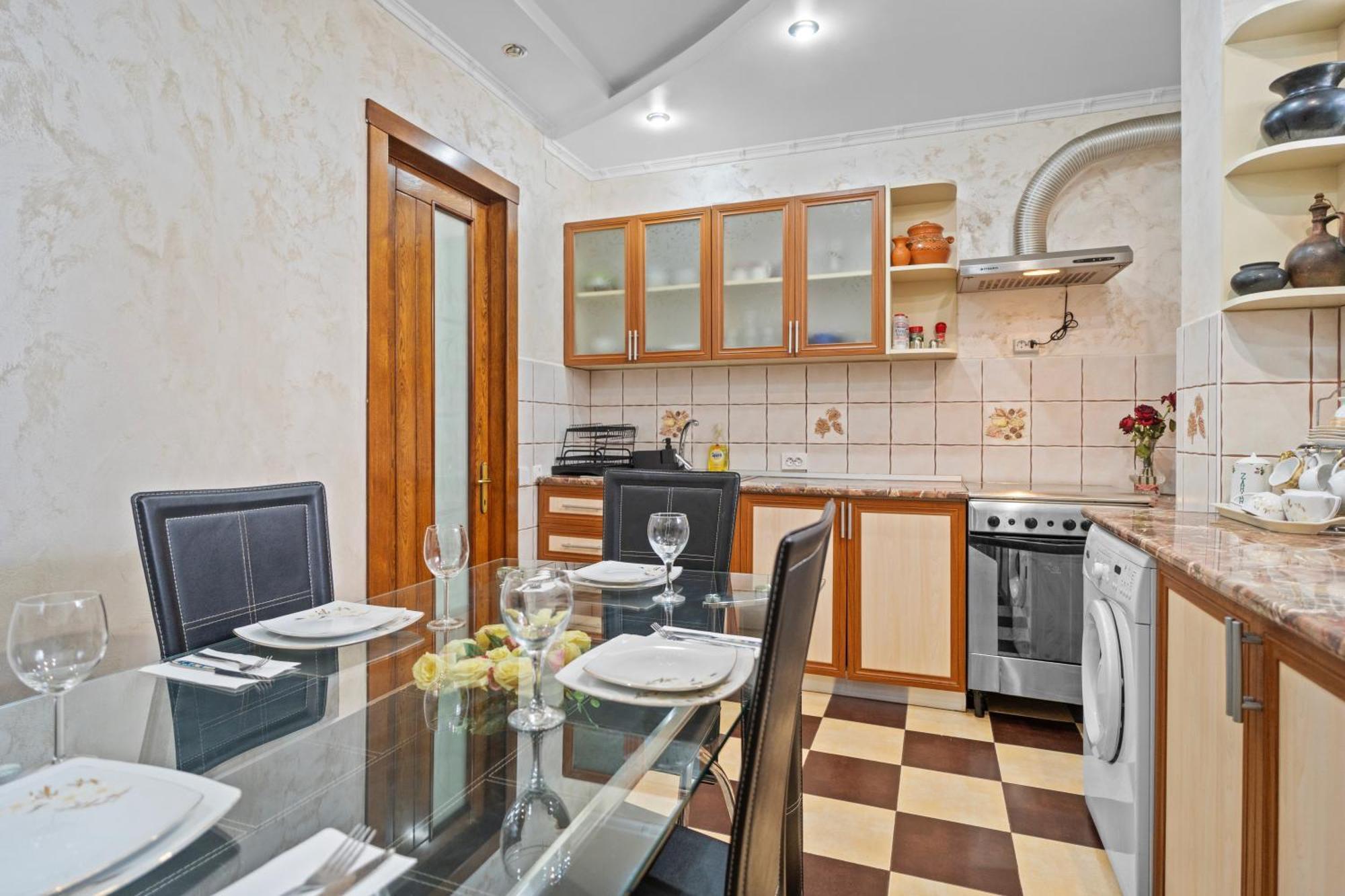 בוקרשט Luxurious Villa With Lush Garden And Huge Terrace Near Herastrau Park מראה חיצוני תמונה