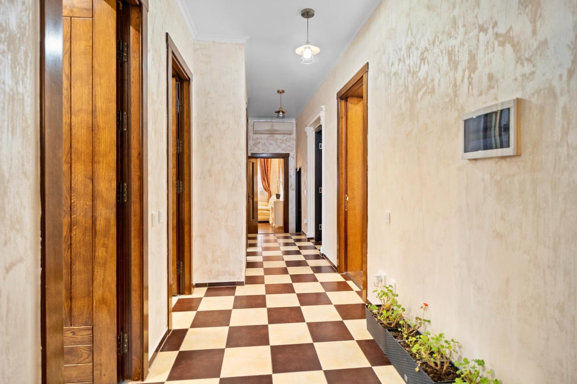 בוקרשט Luxurious Villa With Lush Garden And Huge Terrace Near Herastrau Park מראה חיצוני תמונה