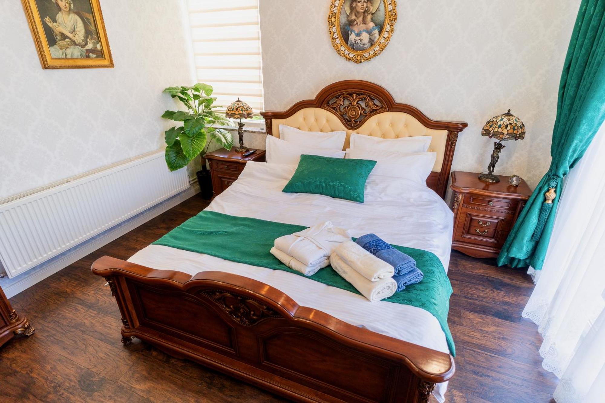 בוקרשט Luxurious Villa With Lush Garden And Huge Terrace Near Herastrau Park מראה חיצוני תמונה