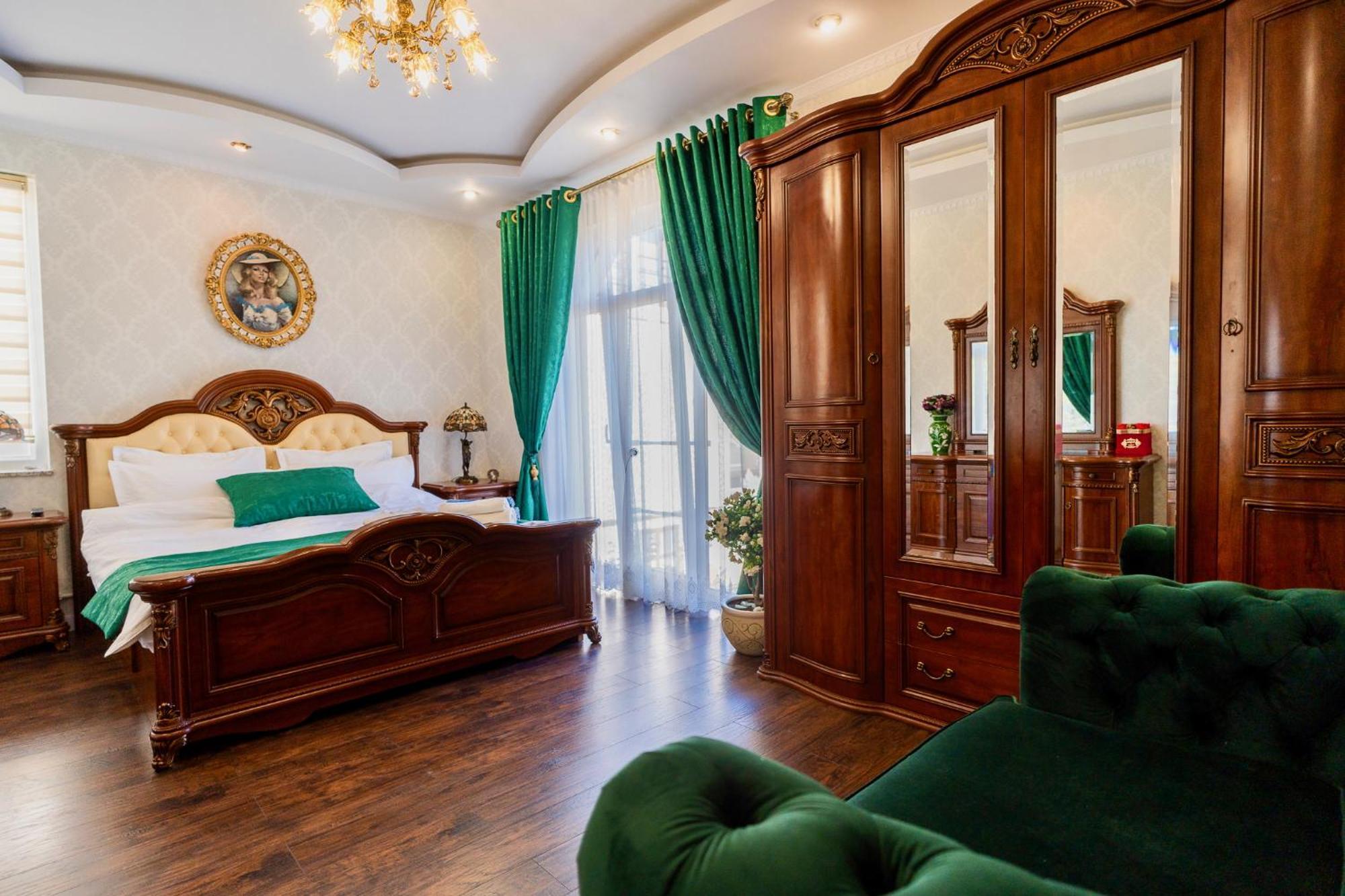 בוקרשט Luxurious Villa With Lush Garden And Huge Terrace Near Herastrau Park מראה חיצוני תמונה
