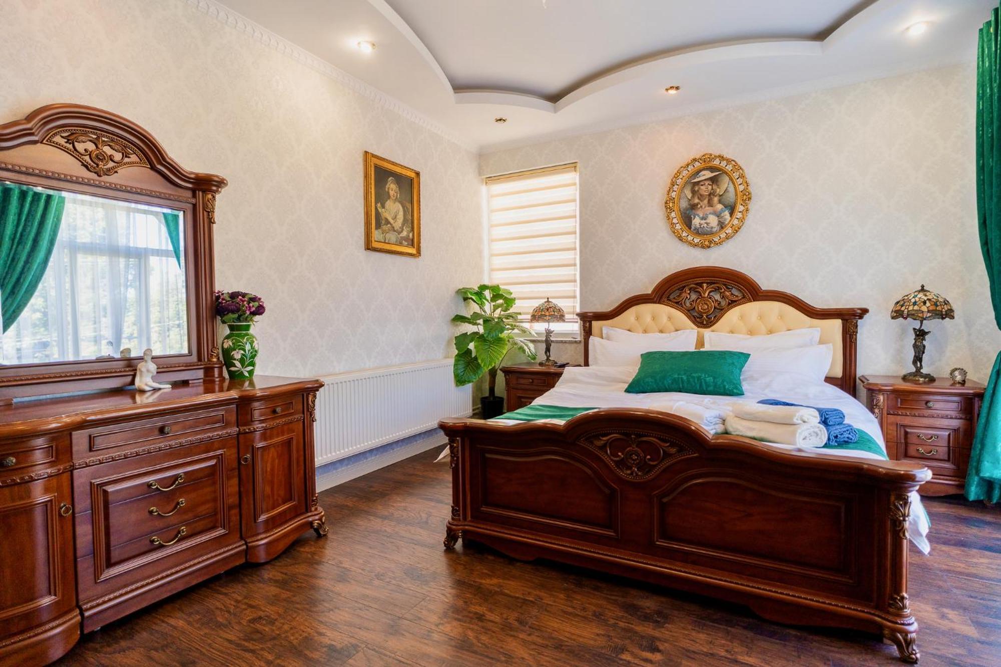 בוקרשט Luxurious Villa With Lush Garden And Huge Terrace Near Herastrau Park מראה חיצוני תמונה