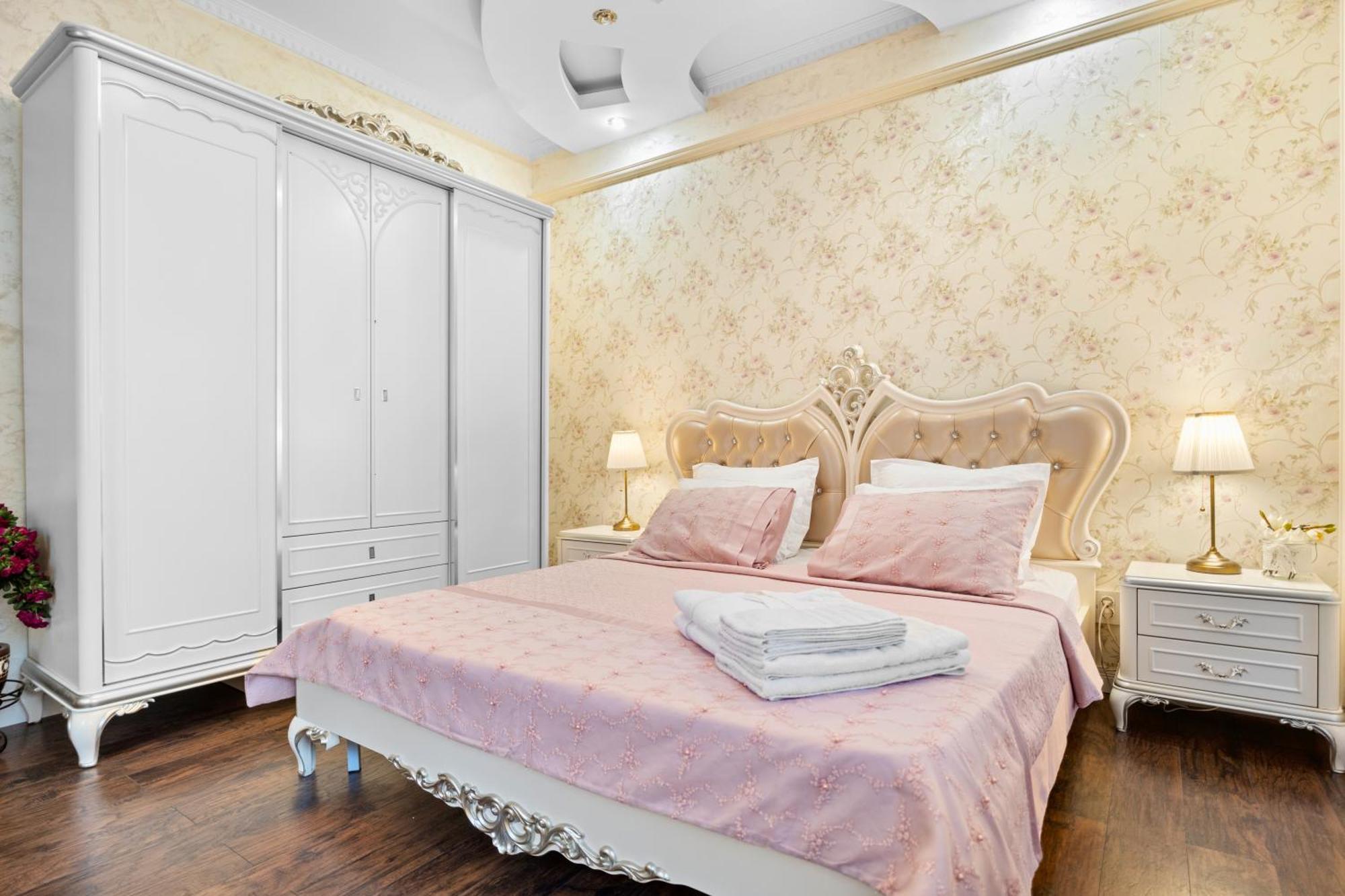 בוקרשט Luxurious Villa With Lush Garden And Huge Terrace Near Herastrau Park מראה חיצוני תמונה