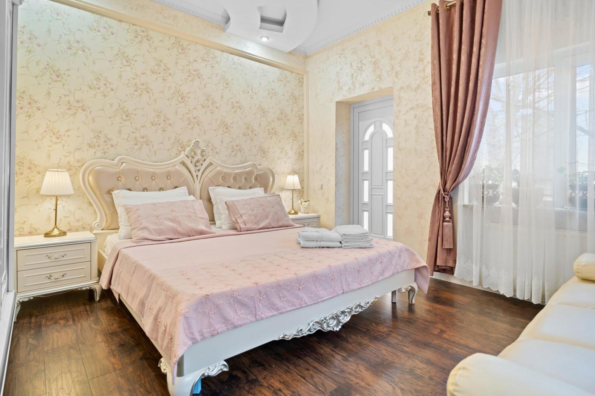 בוקרשט Luxurious Villa With Lush Garden And Huge Terrace Near Herastrau Park מראה חיצוני תמונה