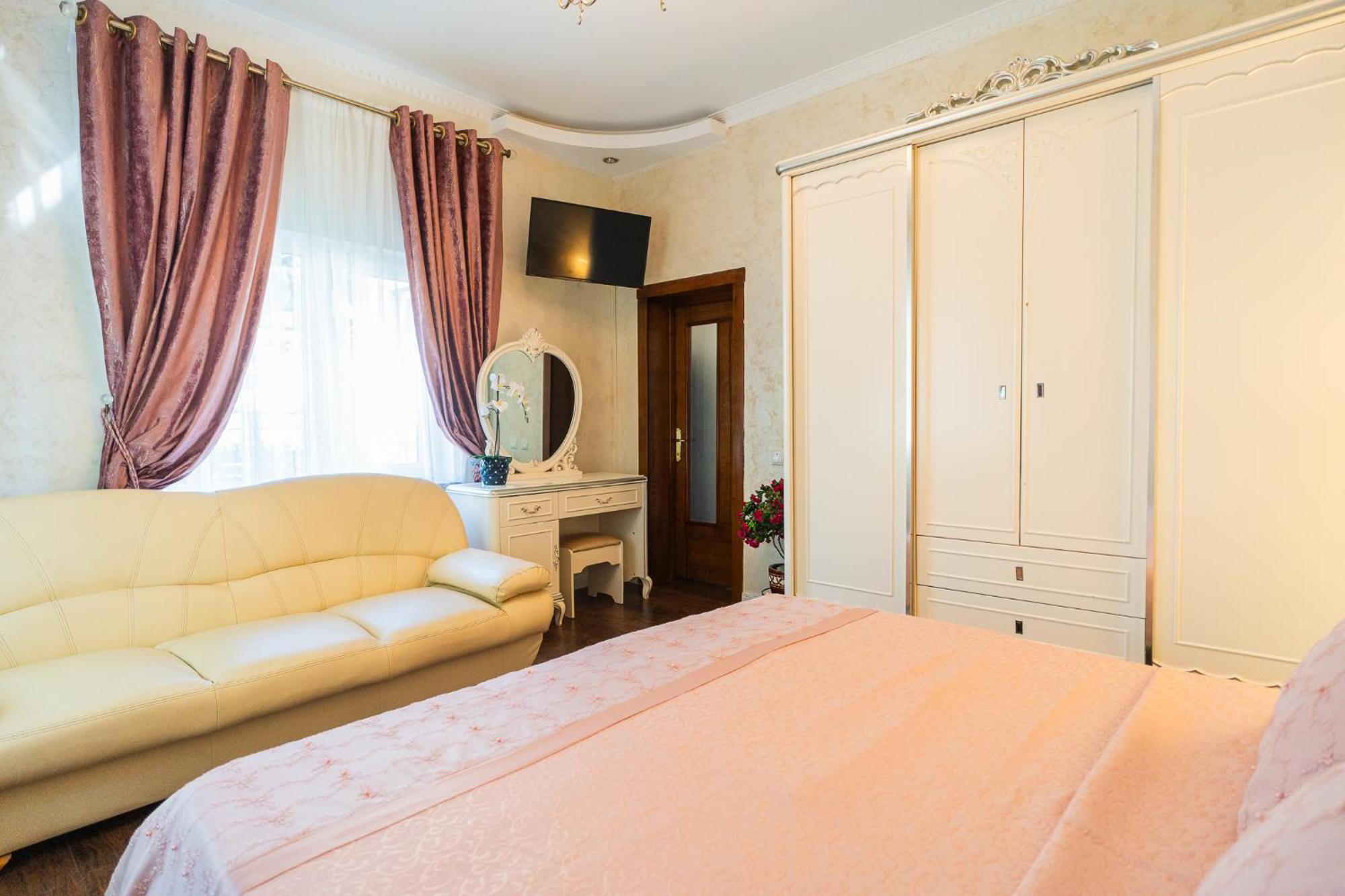 בוקרשט Luxurious Villa With Lush Garden And Huge Terrace Near Herastrau Park מראה חיצוני תמונה