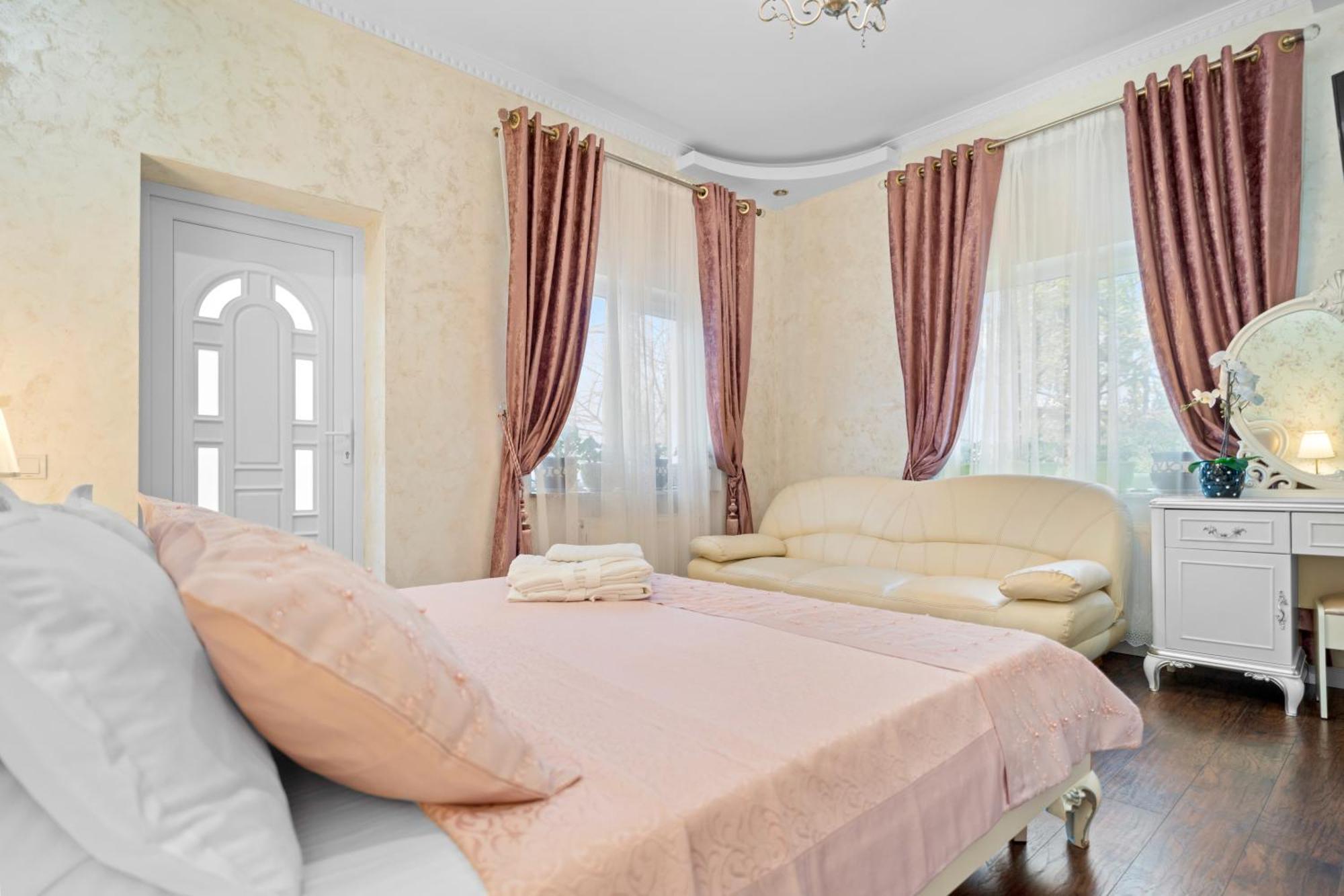 בוקרשט Luxurious Villa With Lush Garden And Huge Terrace Near Herastrau Park מראה חיצוני תמונה