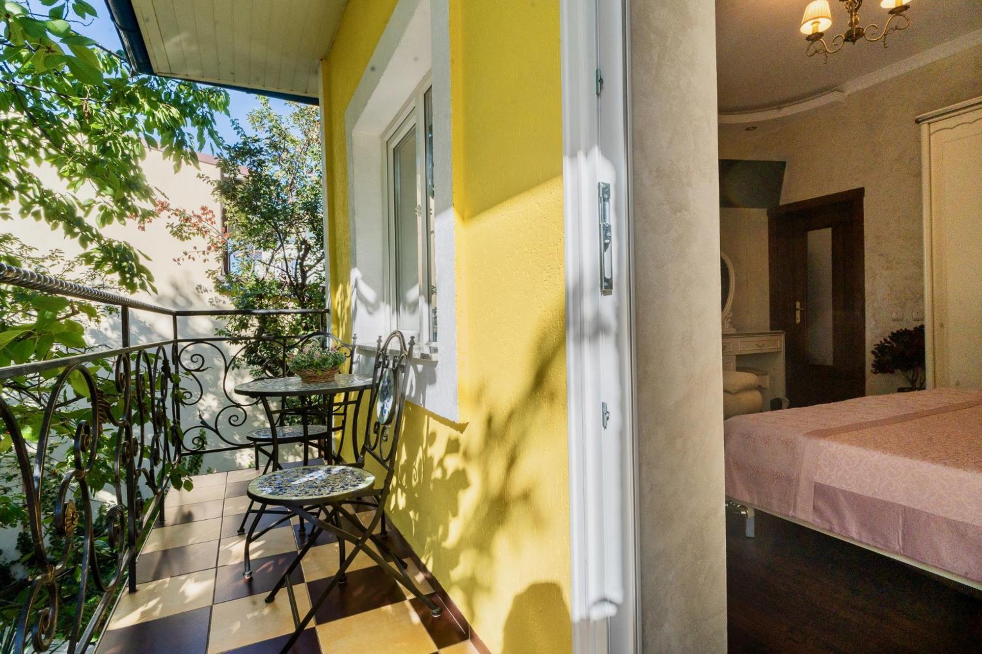 בוקרשט Luxurious Villa With Lush Garden And Huge Terrace Near Herastrau Park מראה חיצוני תמונה