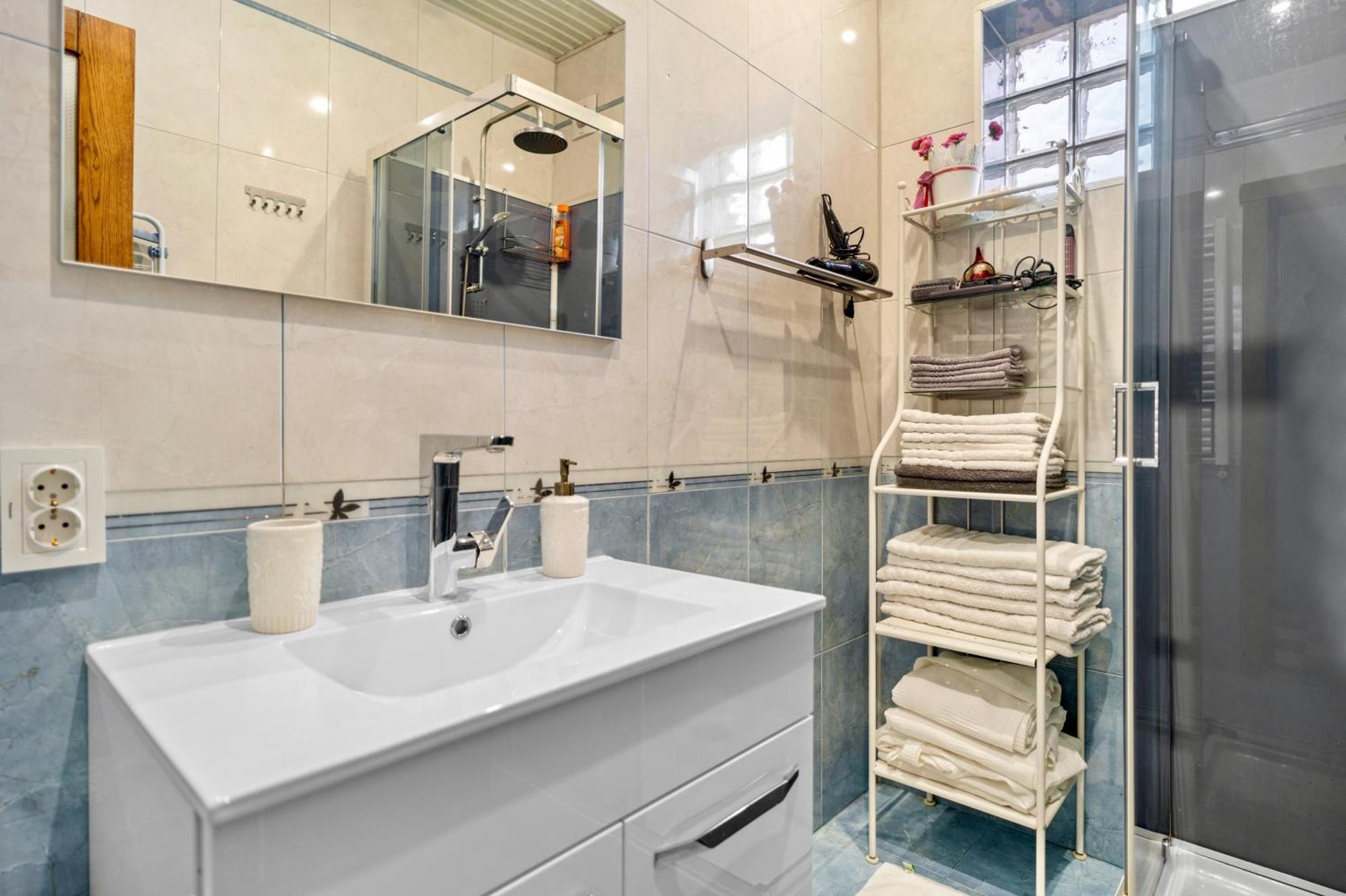 בוקרשט Luxurious Villa With Lush Garden And Huge Terrace Near Herastrau Park מראה חיצוני תמונה