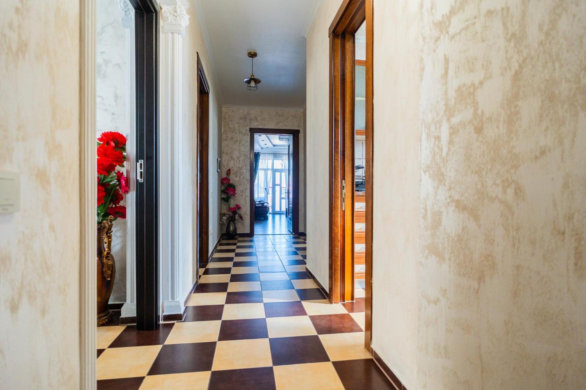 בוקרשט Luxurious Villa With Lush Garden And Huge Terrace Near Herastrau Park מראה חיצוני תמונה