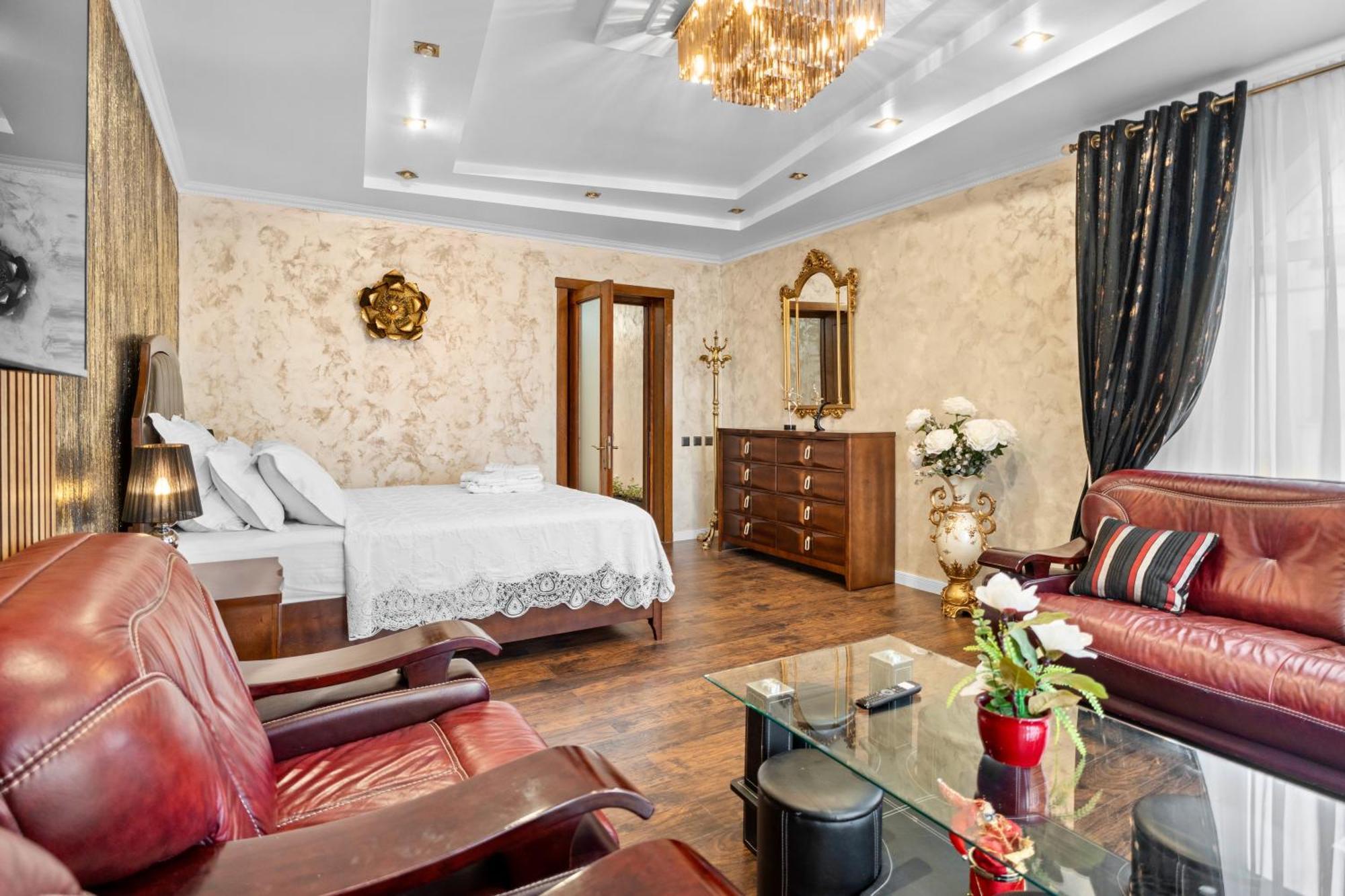בוקרשט Luxurious Villa With Lush Garden And Huge Terrace Near Herastrau Park מראה חיצוני תמונה