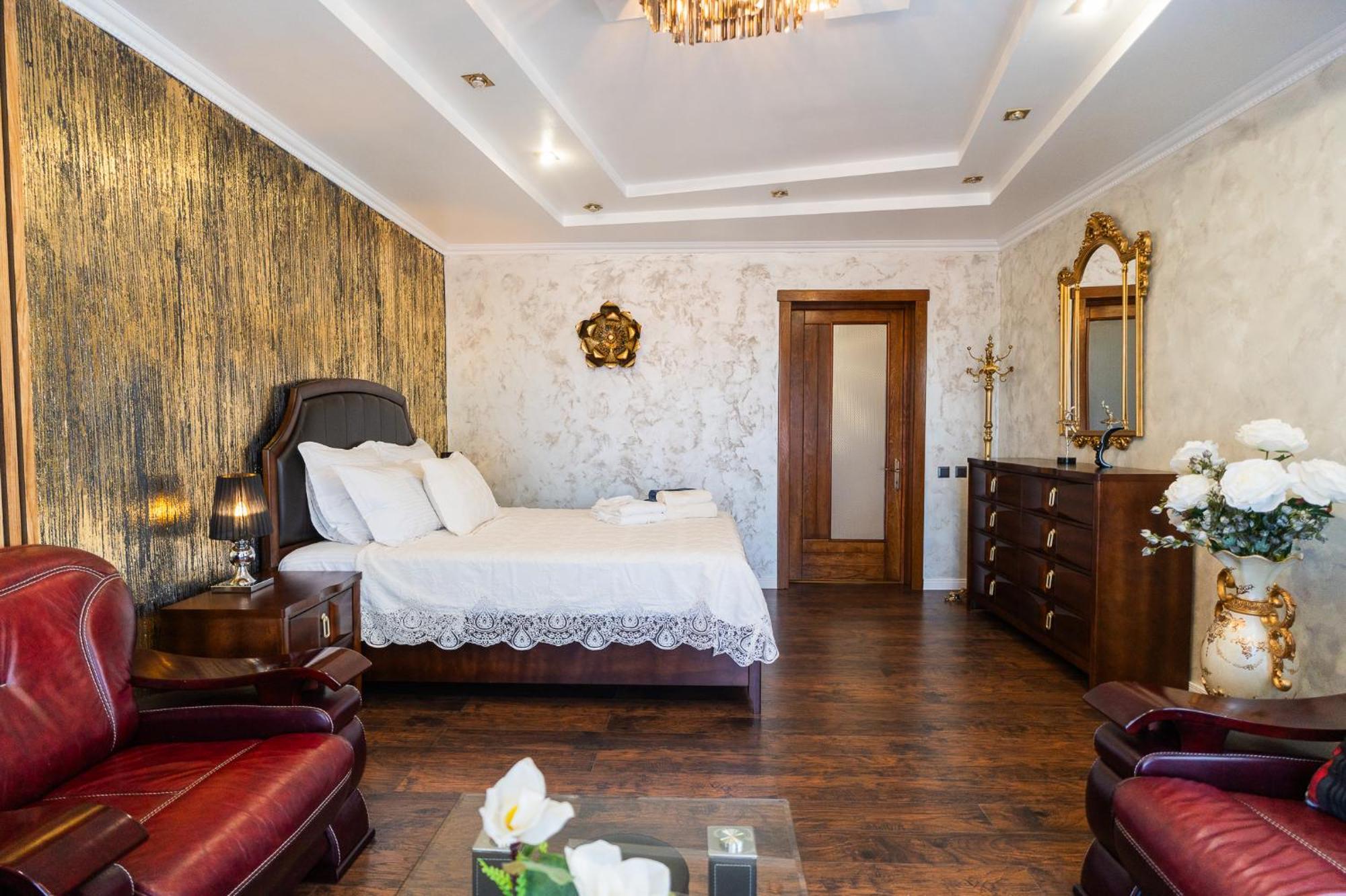 בוקרשט Luxurious Villa With Lush Garden And Huge Terrace Near Herastrau Park מראה חיצוני תמונה