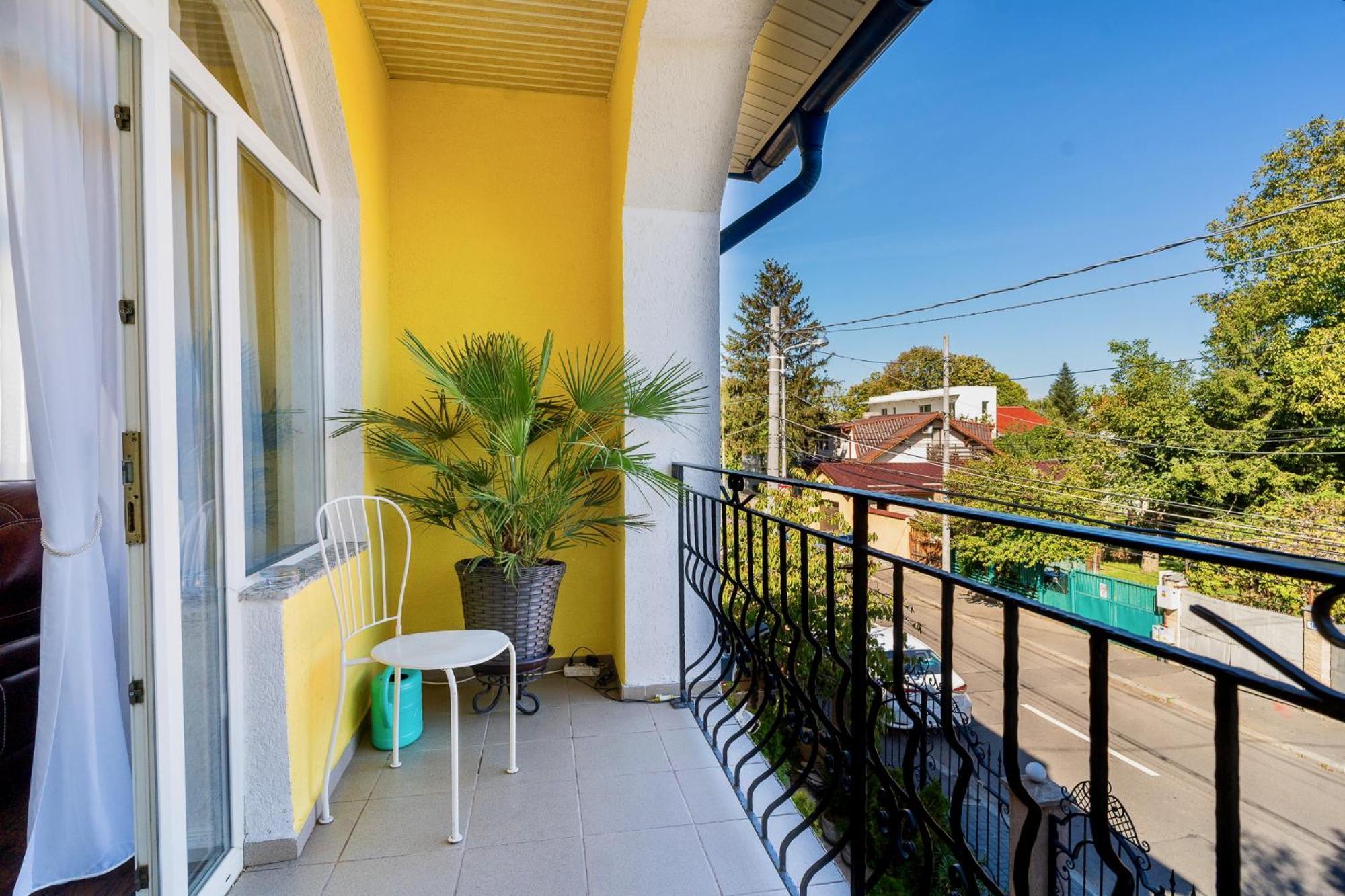 בוקרשט Luxurious Villa With Lush Garden And Huge Terrace Near Herastrau Park מראה חיצוני תמונה
