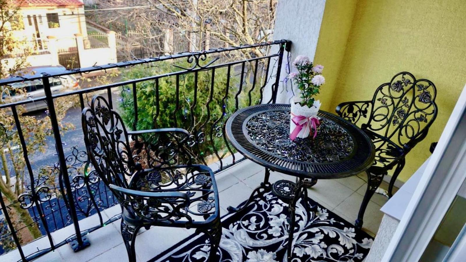 בוקרשט Luxurious Villa With Lush Garden And Huge Terrace Near Herastrau Park מראה חיצוני תמונה